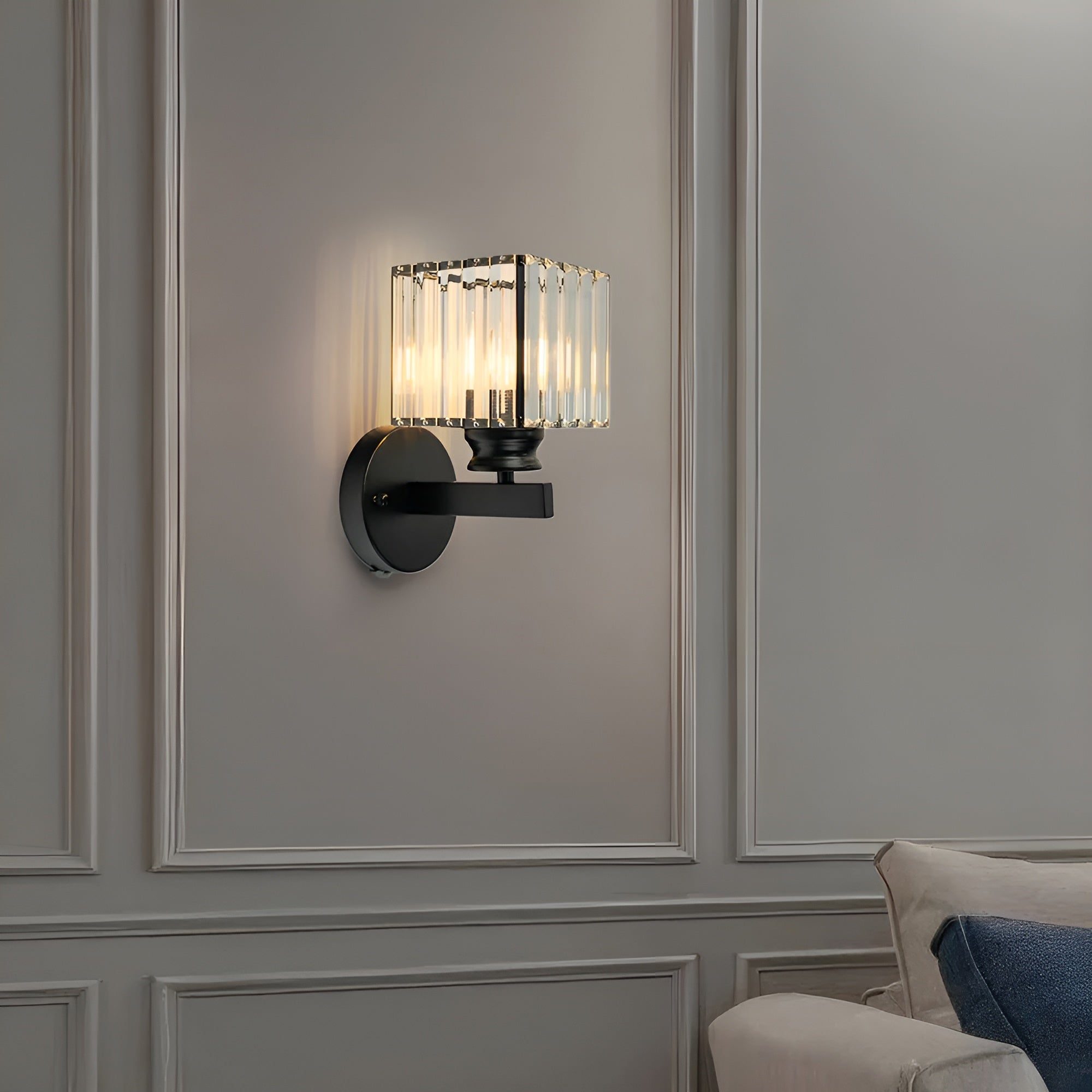CrystalAura – Luxury Wall Light with Elegant Round and Square Crystal Design