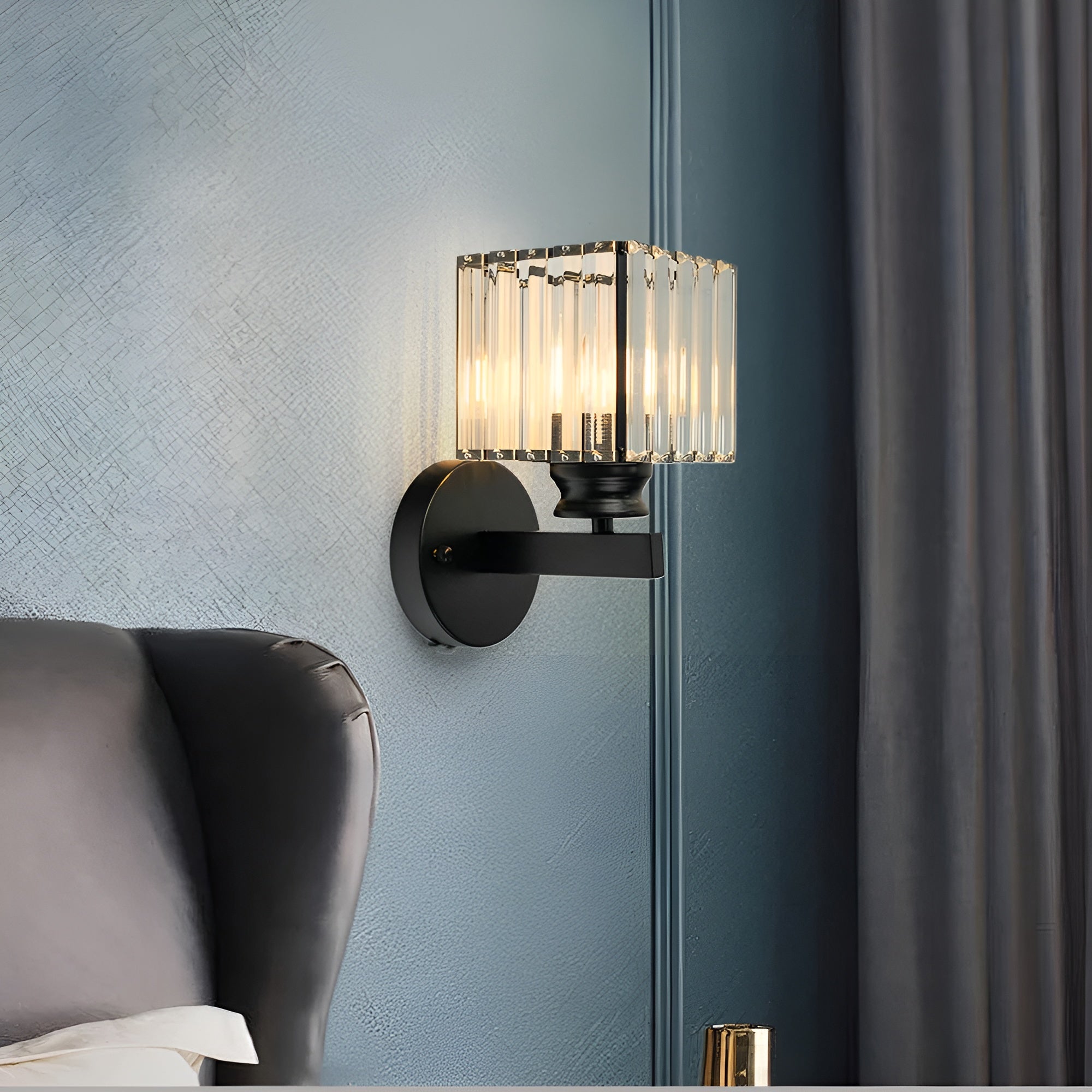 CrystalAura – Luxury Wall Light with Elegant Round and Square Crystal Design