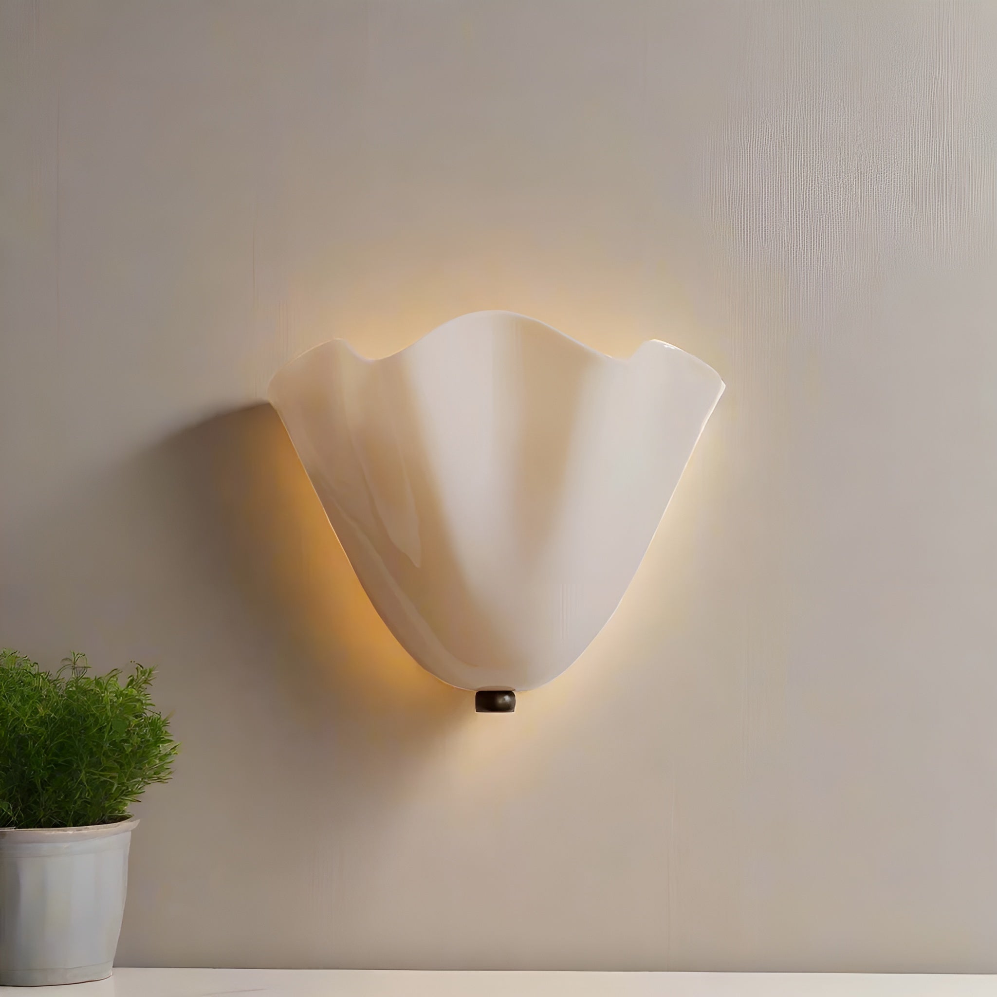 VitraLume – Retro Stained Glass Wall Sconce with Warm LED Light