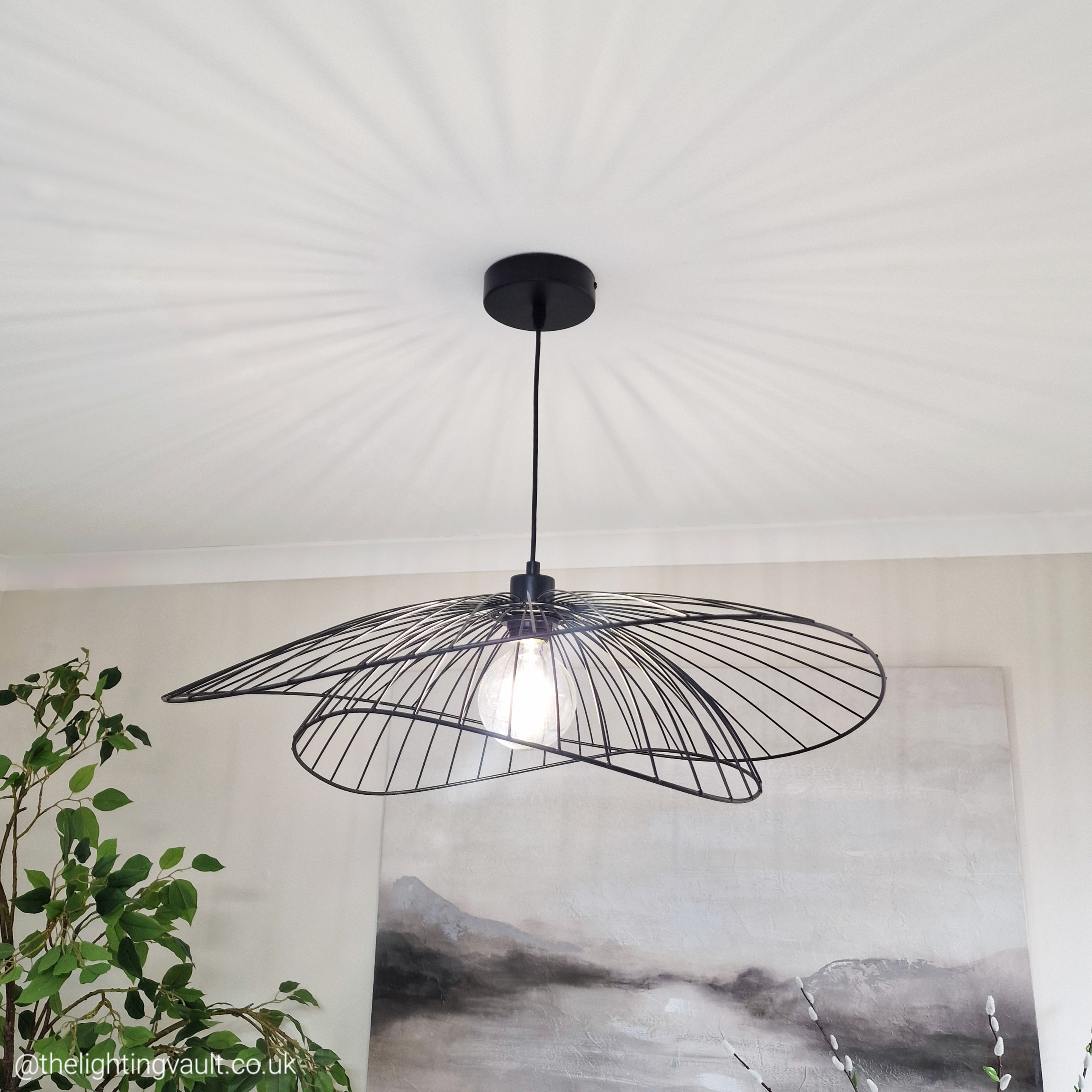 BroomeGlow – Nordic Pendant Light with Sculptural Elegance