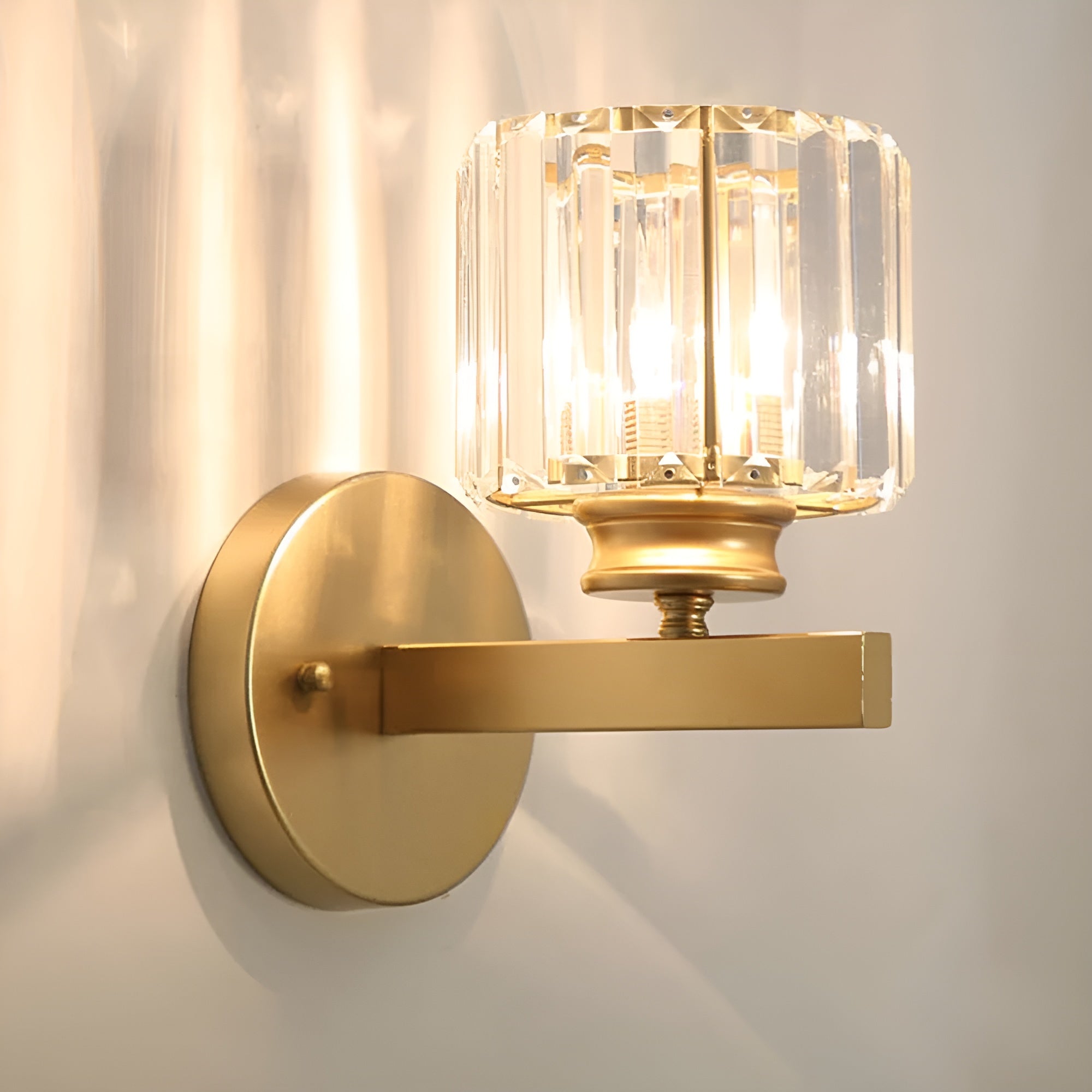 CrystalAura – Luxury Wall Light with Elegant Round and Square Crystal Design