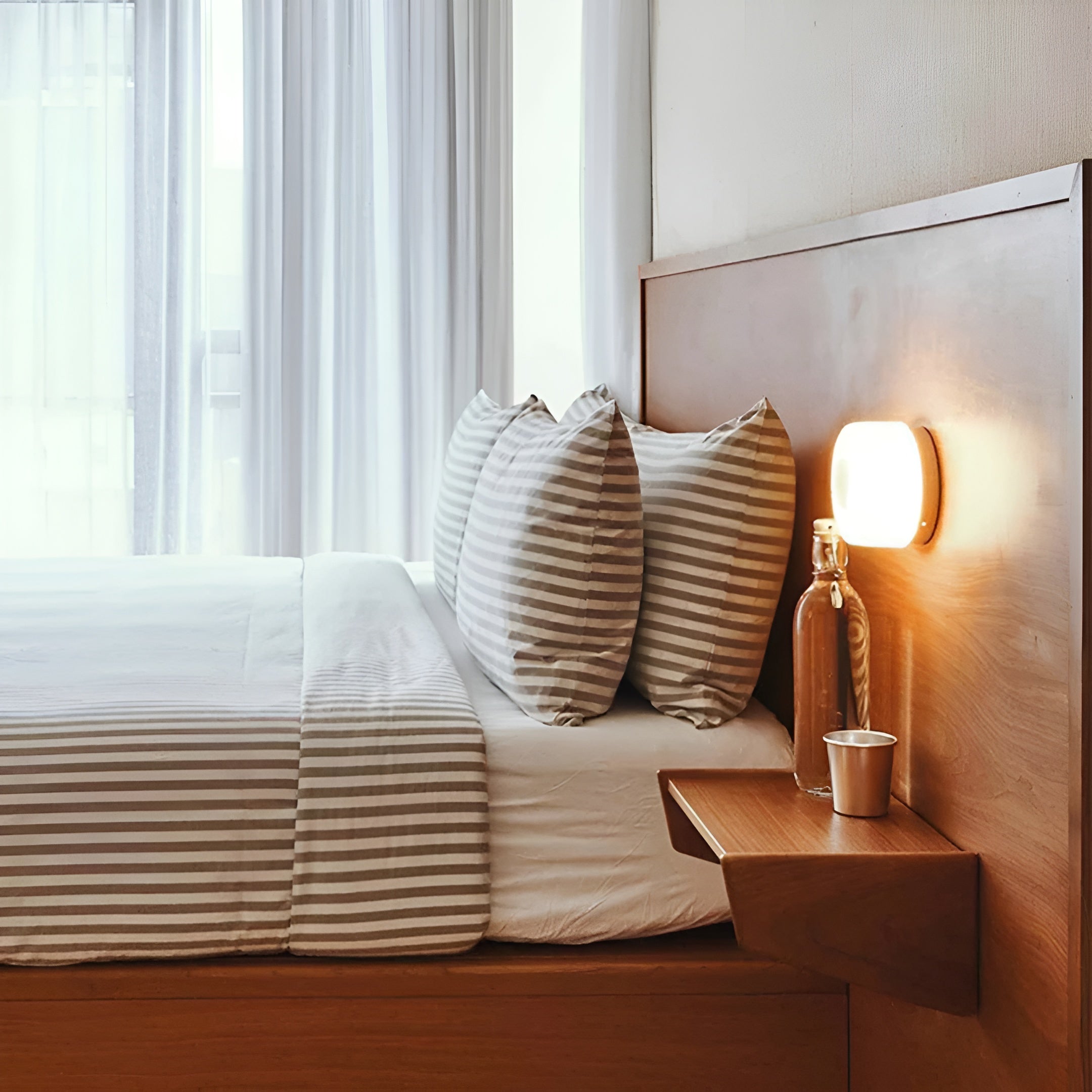 GleamAura – Modern Scandinavian Wall Lamp with Warm LED Lighting