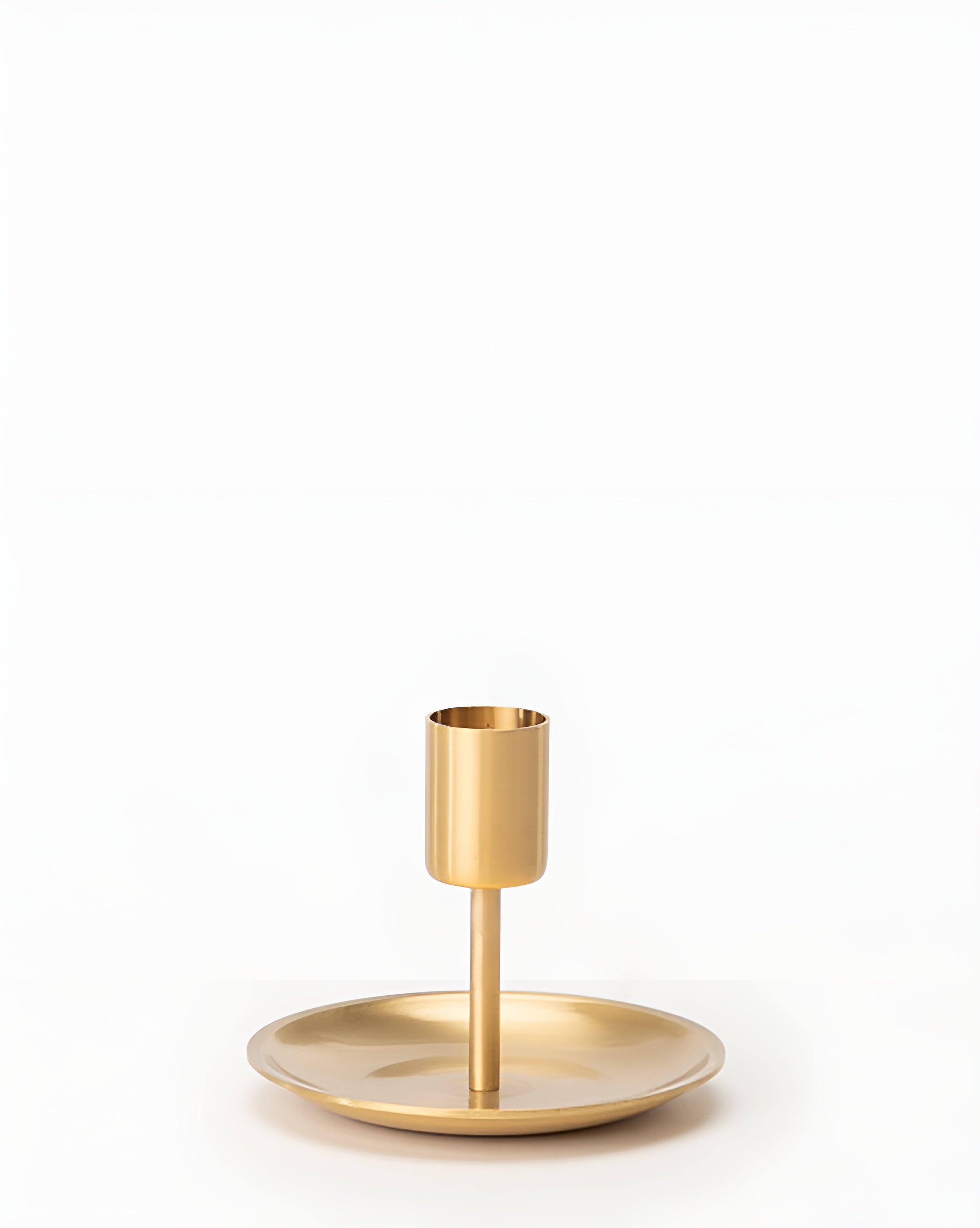 GoldenFlare – Elegant Brass Taper Candle Holder for Modern and Classic Interiors