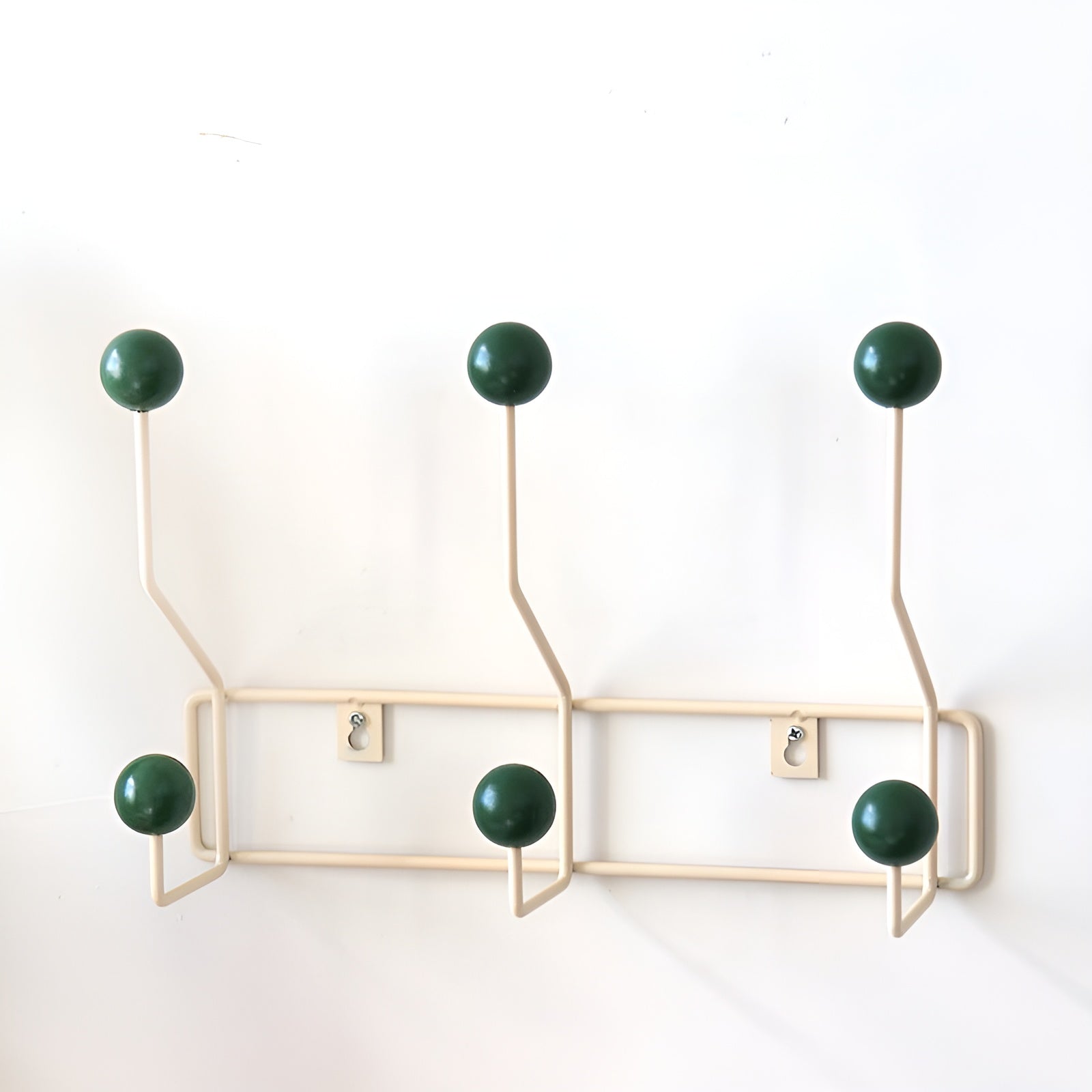 Modiva – Mid Century Wall Hook Rack with Enamel Knobs in Multiple Colors