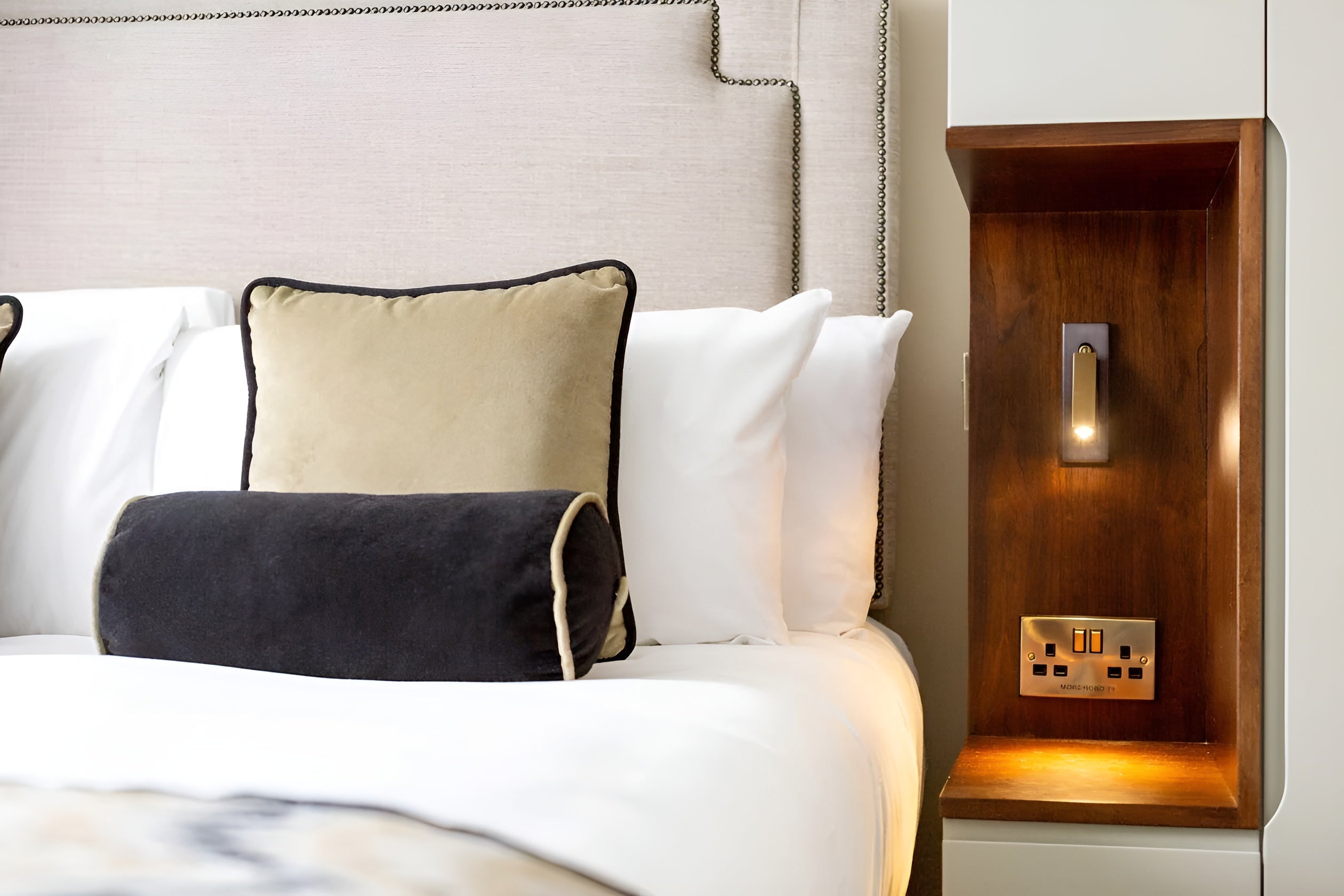 Lumiva – Embedded Bedside Sconce Minimalist Adjustable Wall Light