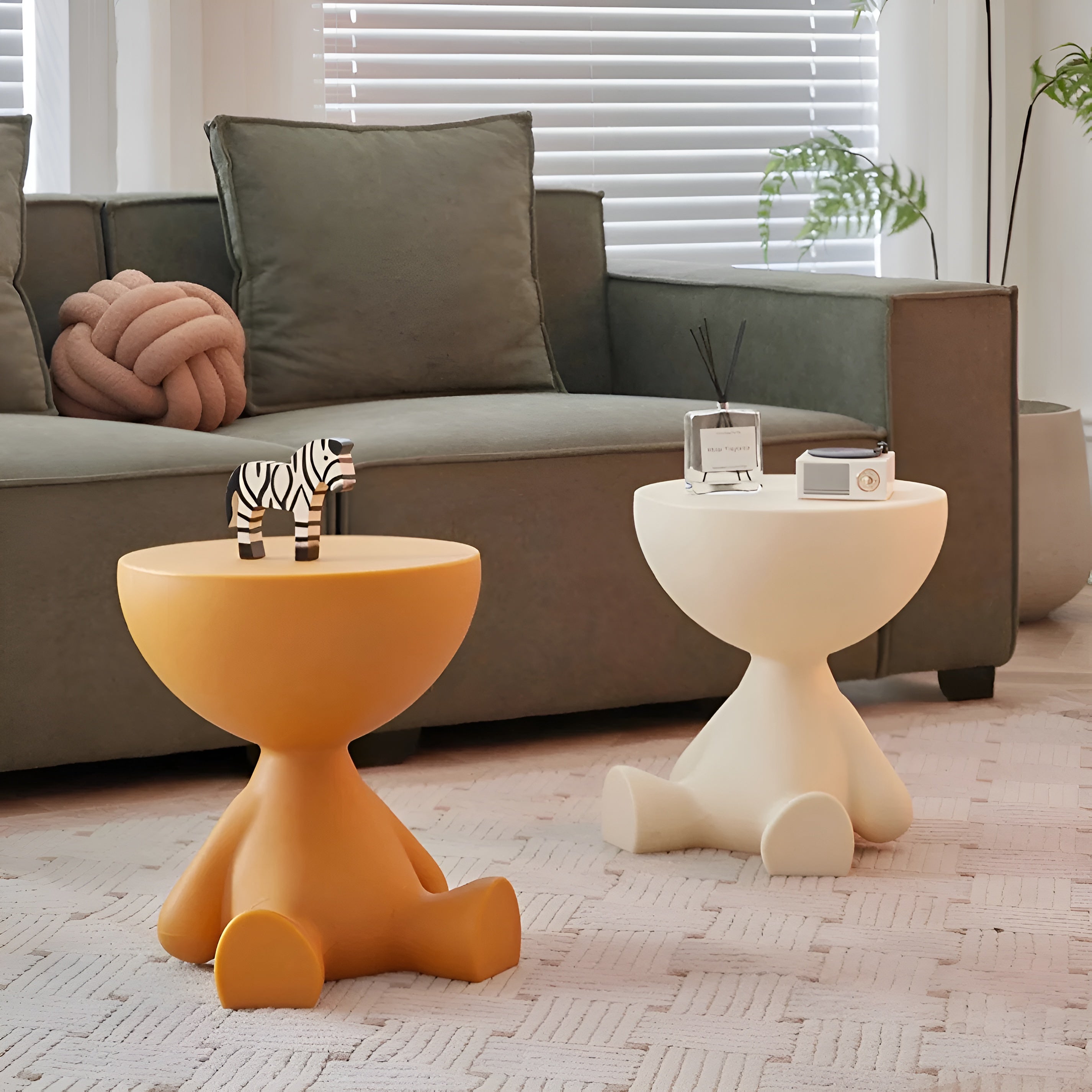 Lunaro – Minimalist Round Coffee Table Modern Small Side Table for Living Room or Bedroom