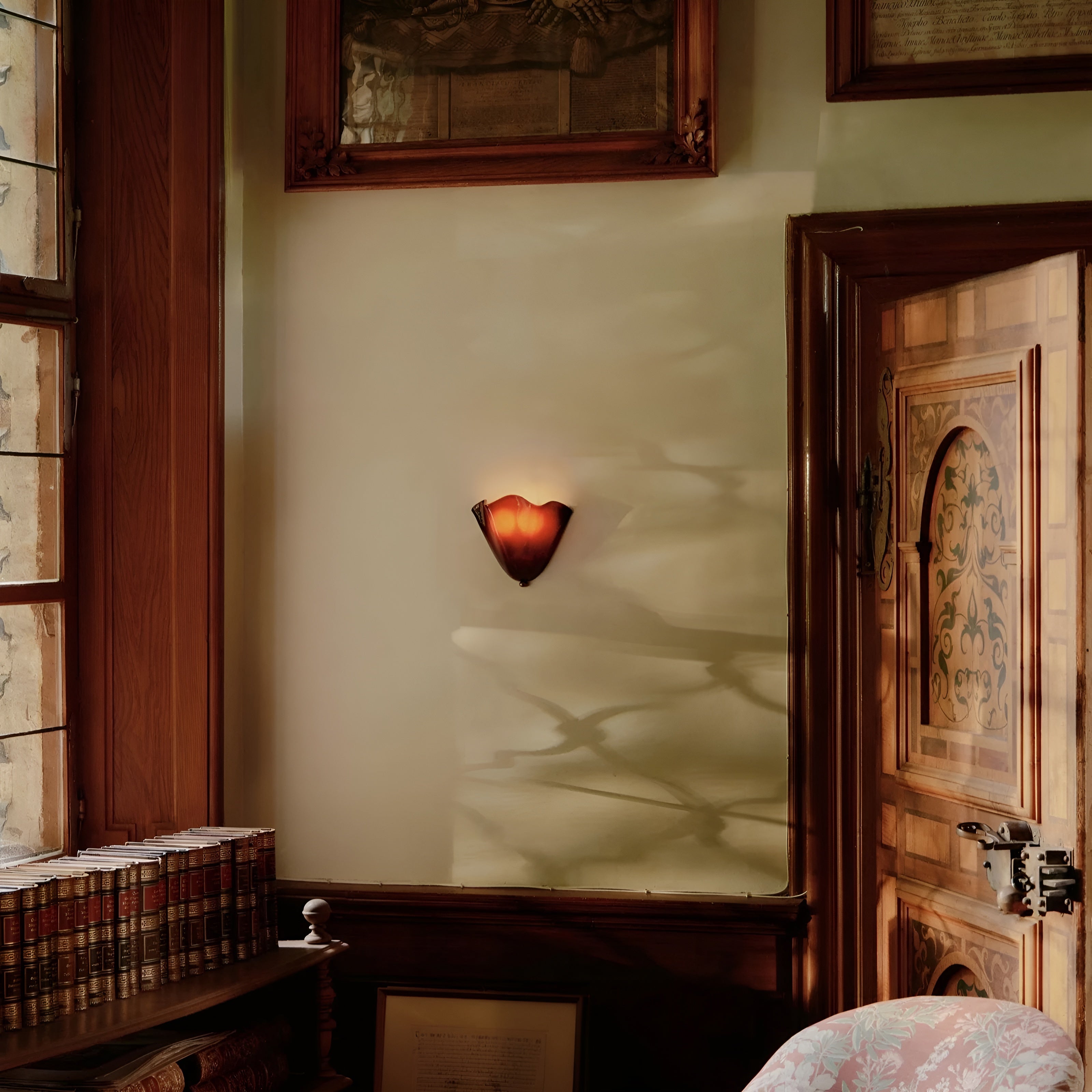 VitraLume – Retro Stained Glass Wall Sconce with Warm LED Light