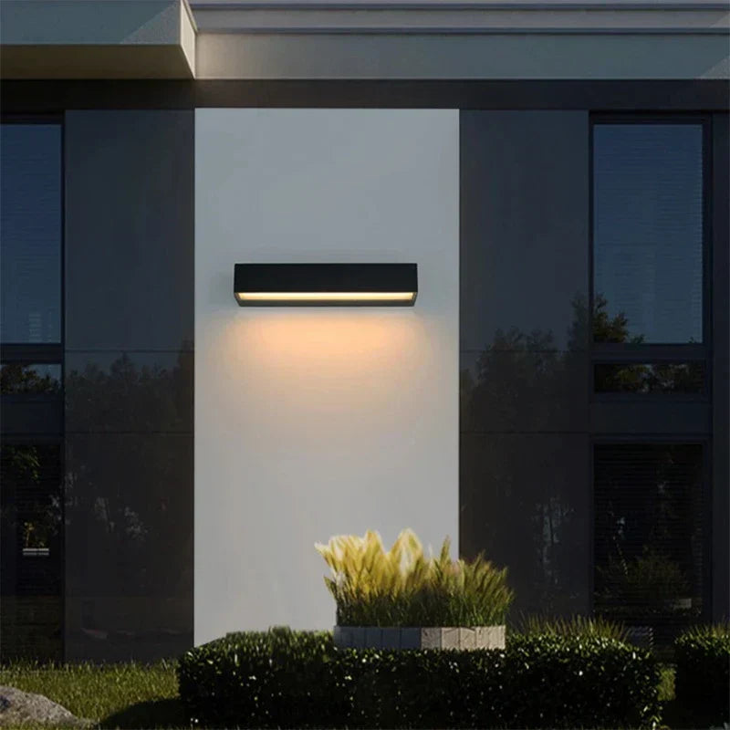 LumiEdge – Energy-efficient waterproof LED wall lamp for outdoor use (18W)