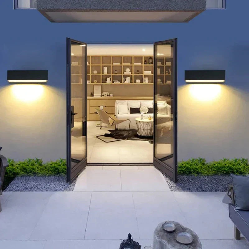 LumiEdge – Energy-efficient waterproof LED wall lamp for outdoor use (18W)