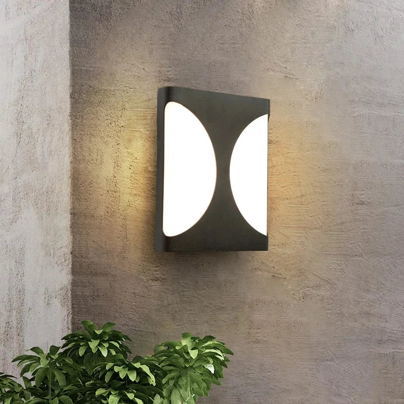 HydraLumen – Waterproof 8W LED outdoor wall lamp with warm light (IP65)