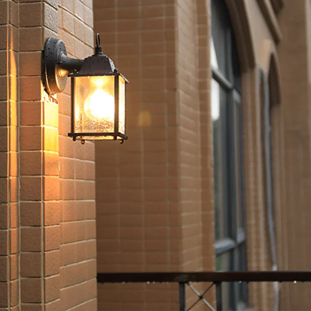 GlowHeritage – Classic wall light for timeless outdoor charm