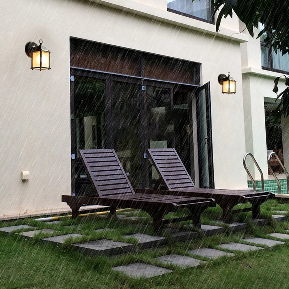 GlowHeritage – Classic wall light for timeless outdoor charm