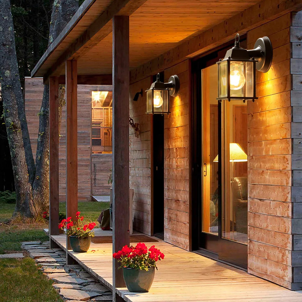 GlowHeritage – Classic wall light for timeless outdoor charm