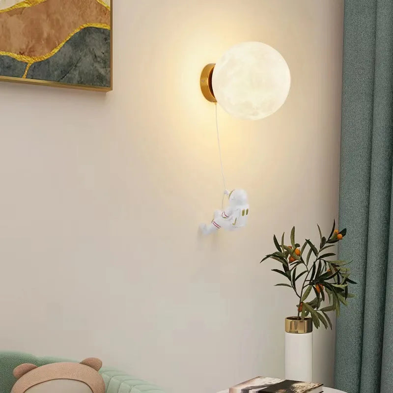 MoonVoyage – Astronaut moon-shaped LED wall lamp with USB power (5W)