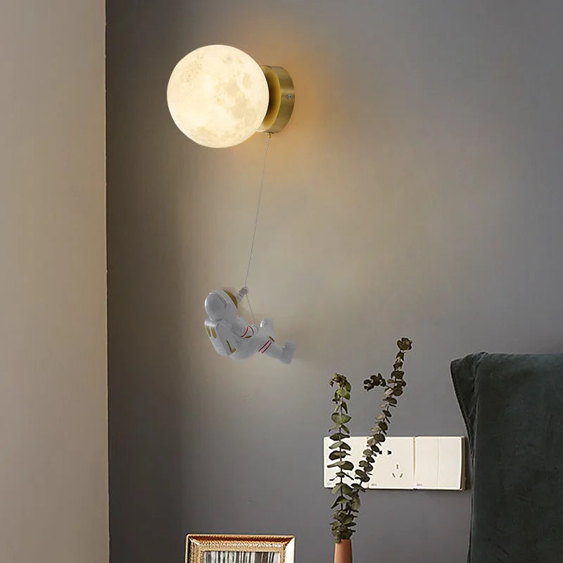 MoonVoyage – Astronaut moon-shaped LED wall lamp with USB power (5W)