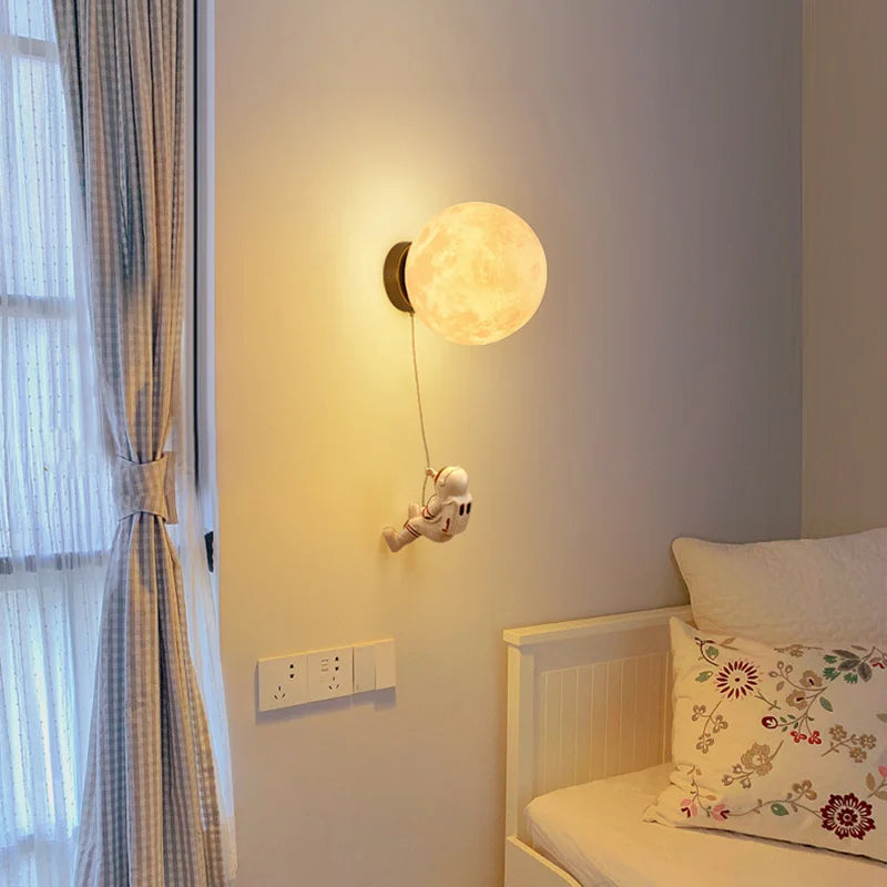 MoonVoyage – Astronaut moon-shaped LED wall lamp with USB power (5W)