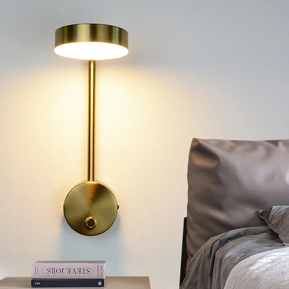 LumoraSpin – Rotating gold LED wall lamp with 350° adjustable light (7W)