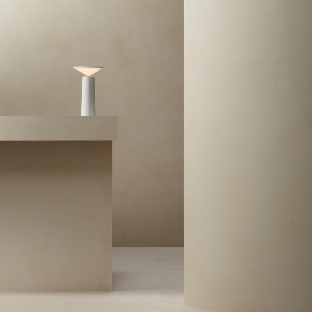 Arkaglow – Portable LED table lamp with dimmable glow