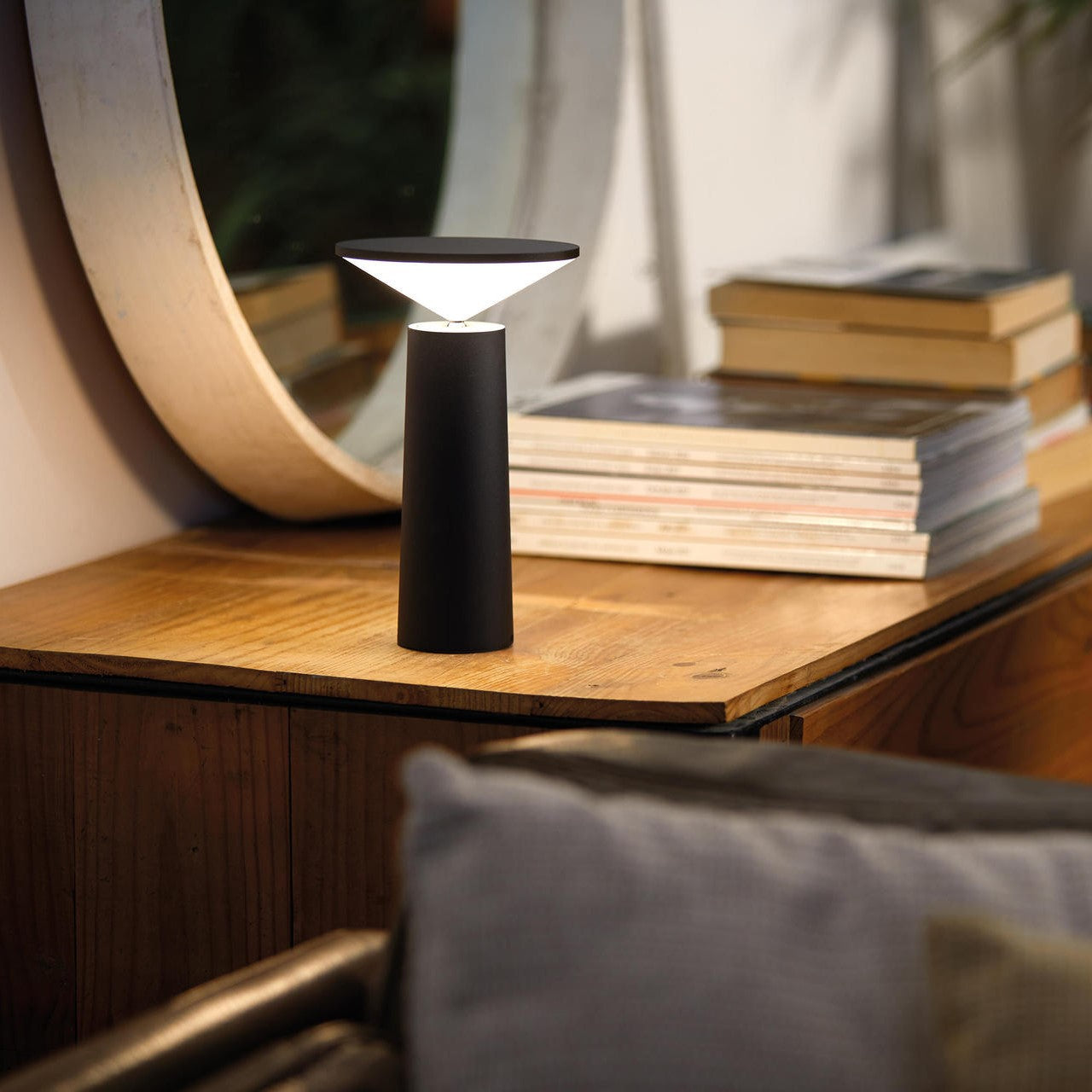 Arkaglow – Portable LED table lamp with dimmable glow