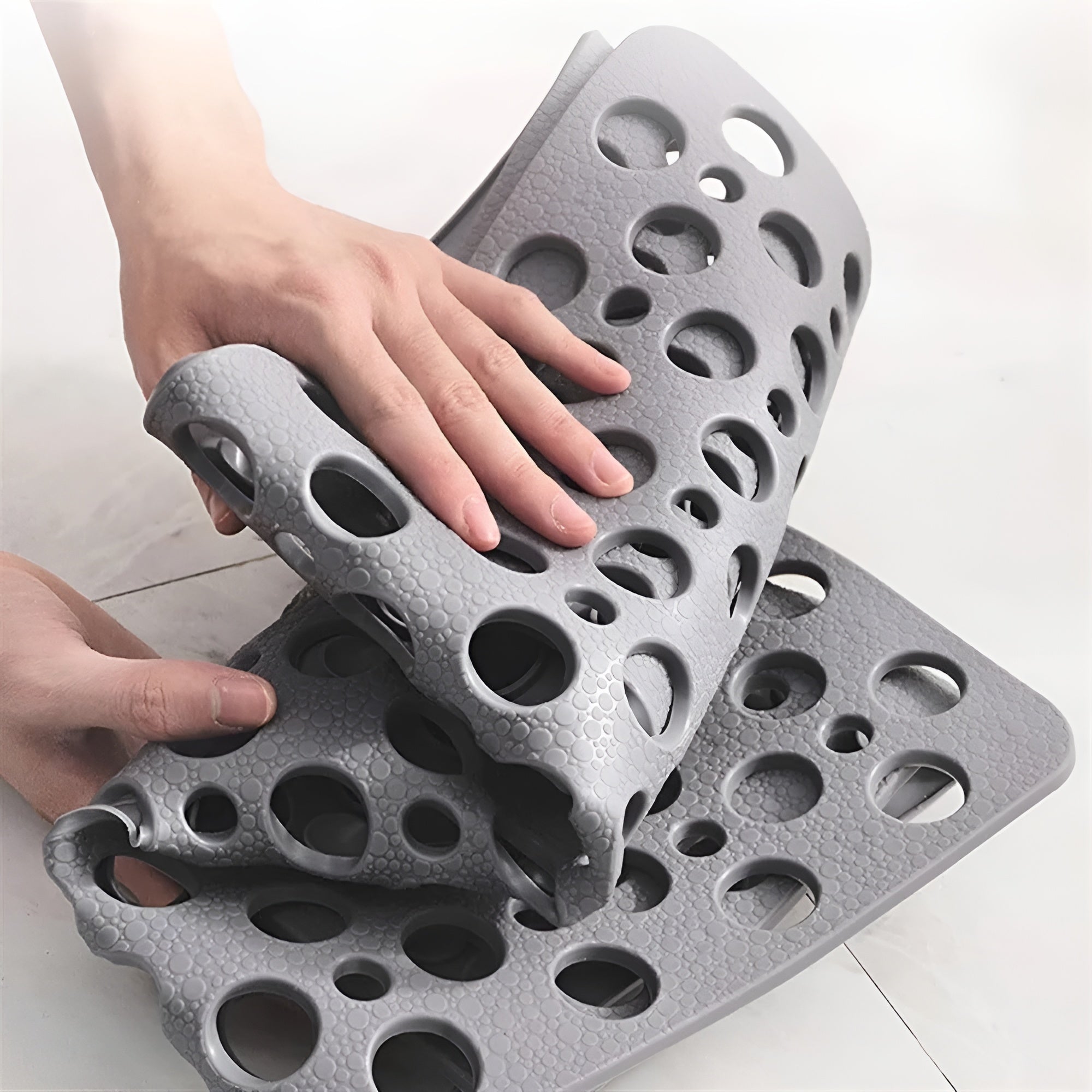 HydroHaven – Antislip Shower Mat Square Non Slip Bathroom Mat with Hygienic Drainage and Soft PVC Comfort Surface