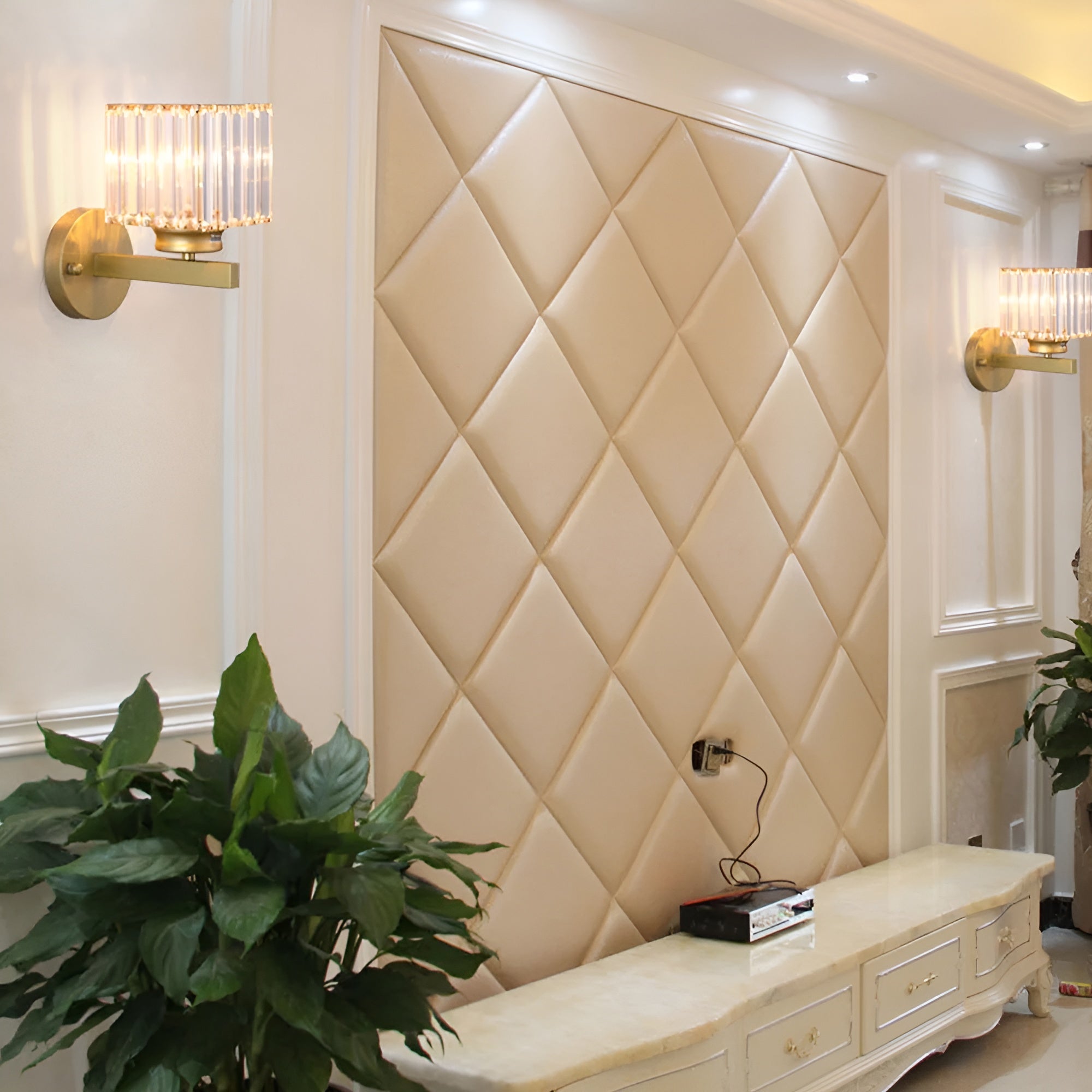 CrystalAura – Luxury Wall Light with Elegant Round and Square Crystal Design