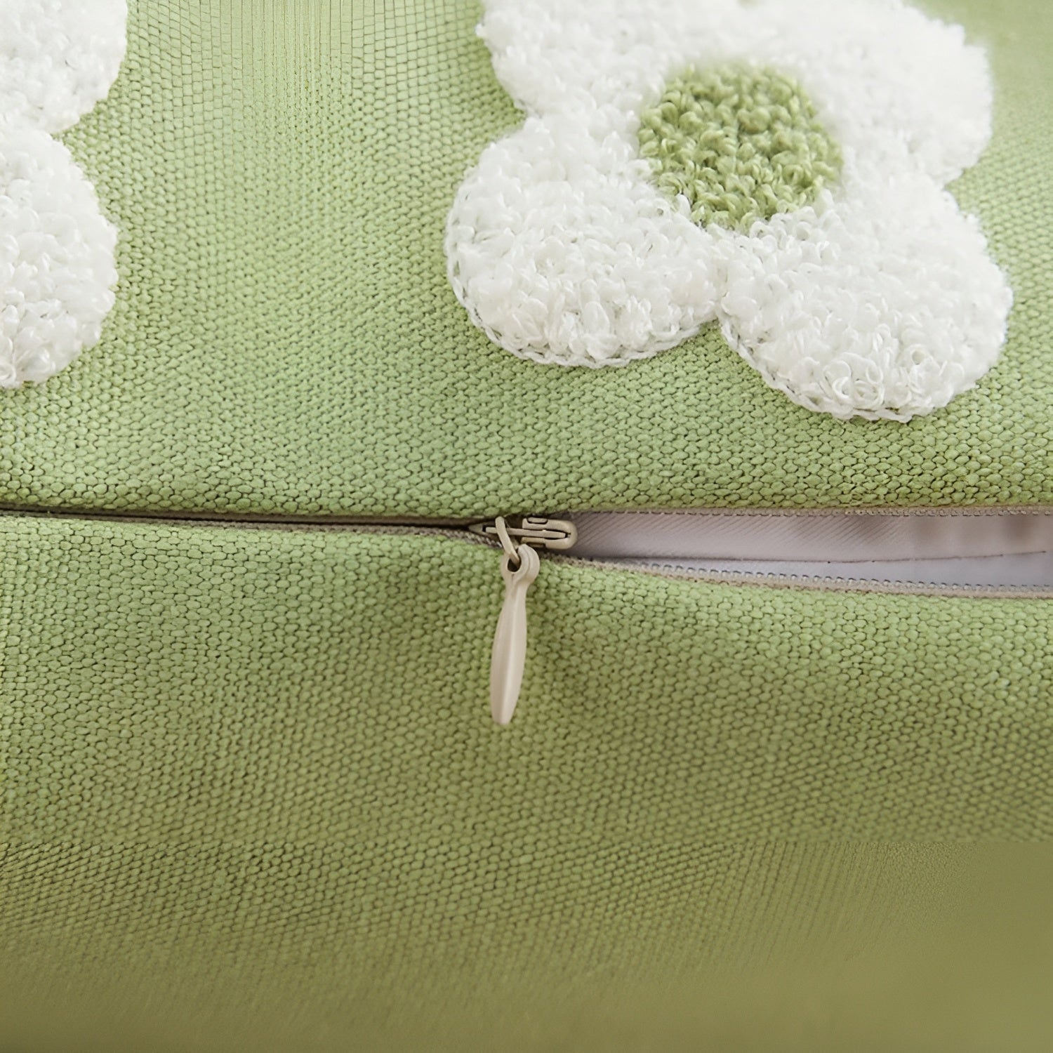 Blossiva – Daisy Embroidered Pillow Cover in Cotton for Cozy Home Styling