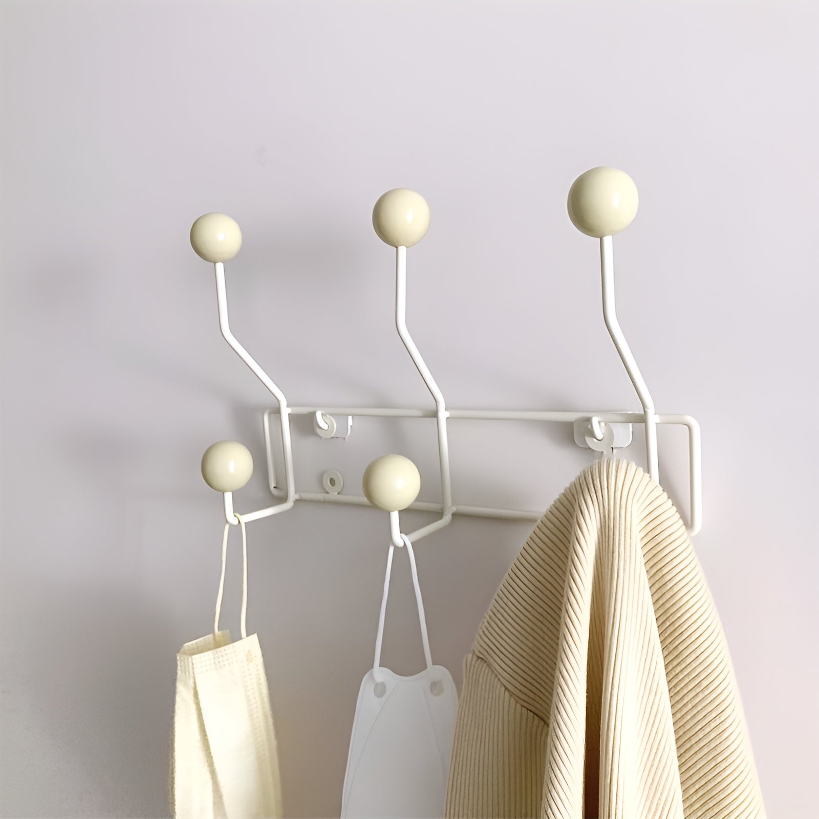 Modiva – Mid Century Wall Hook Rack with Enamel Knobs in Multiple Colors