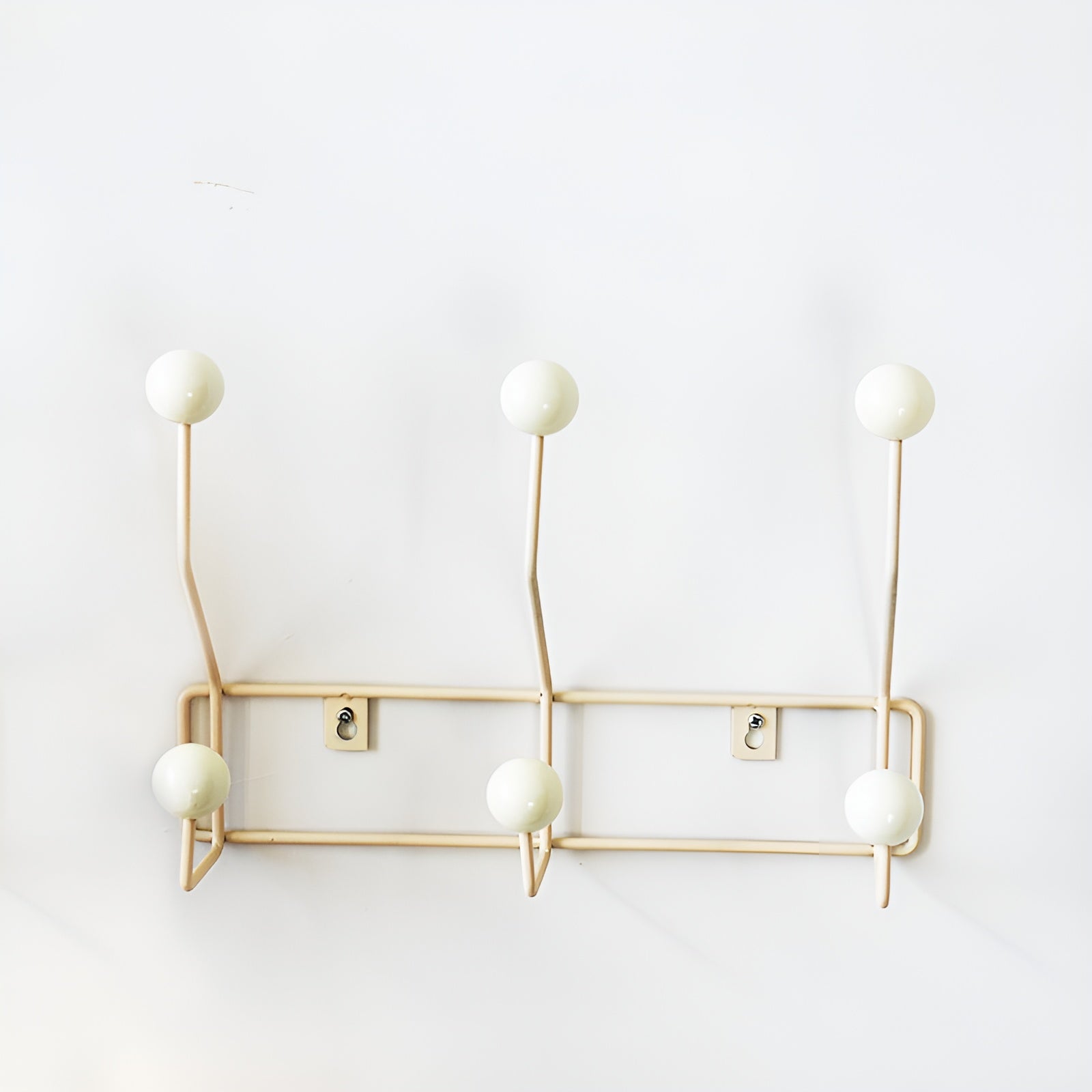 Modiva – Mid Century Wall Hook Rack with Enamel Knobs in Multiple Colors
