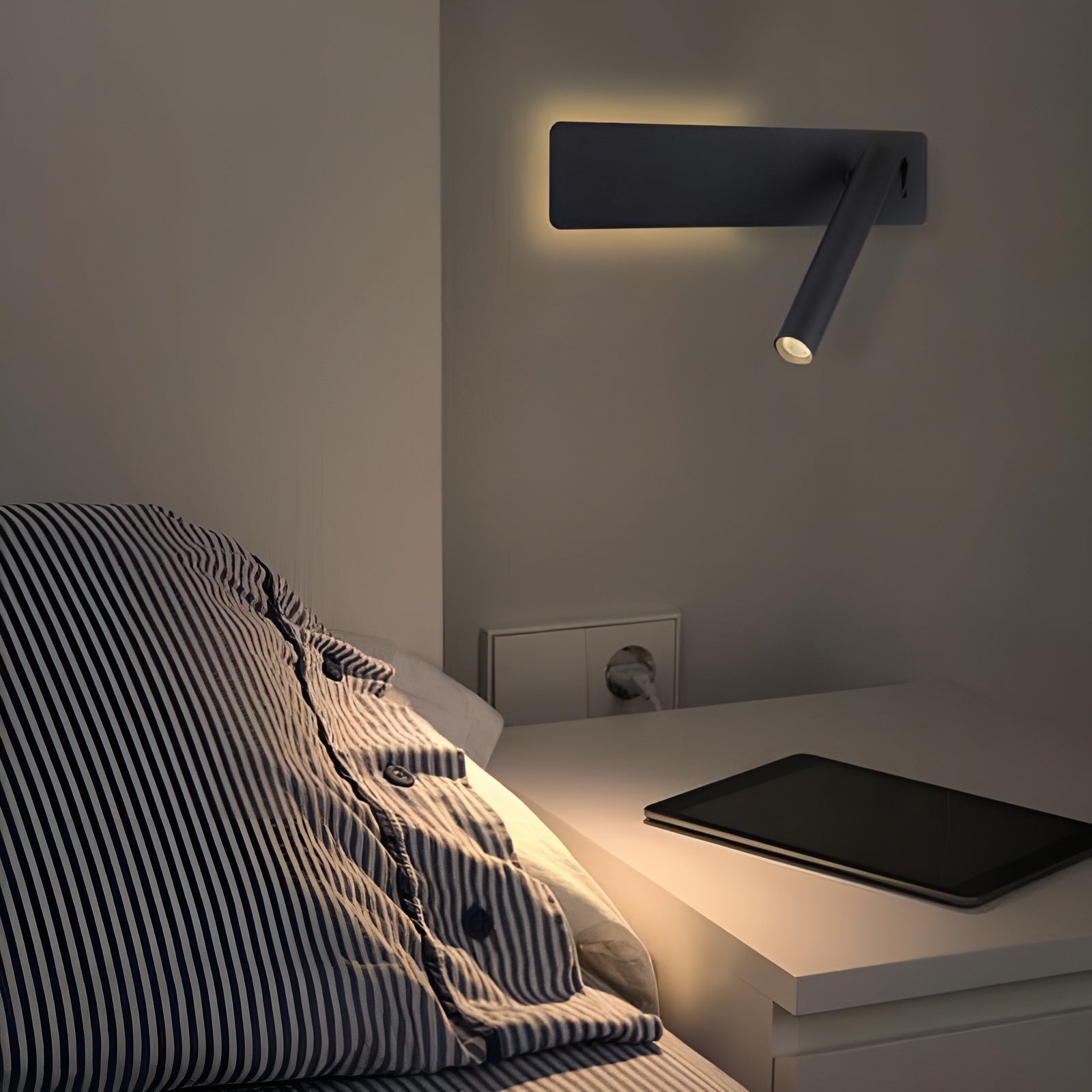 VivoLume – Rotatable LED Reading Wall Lamp with Dual Light Modes for Bedside