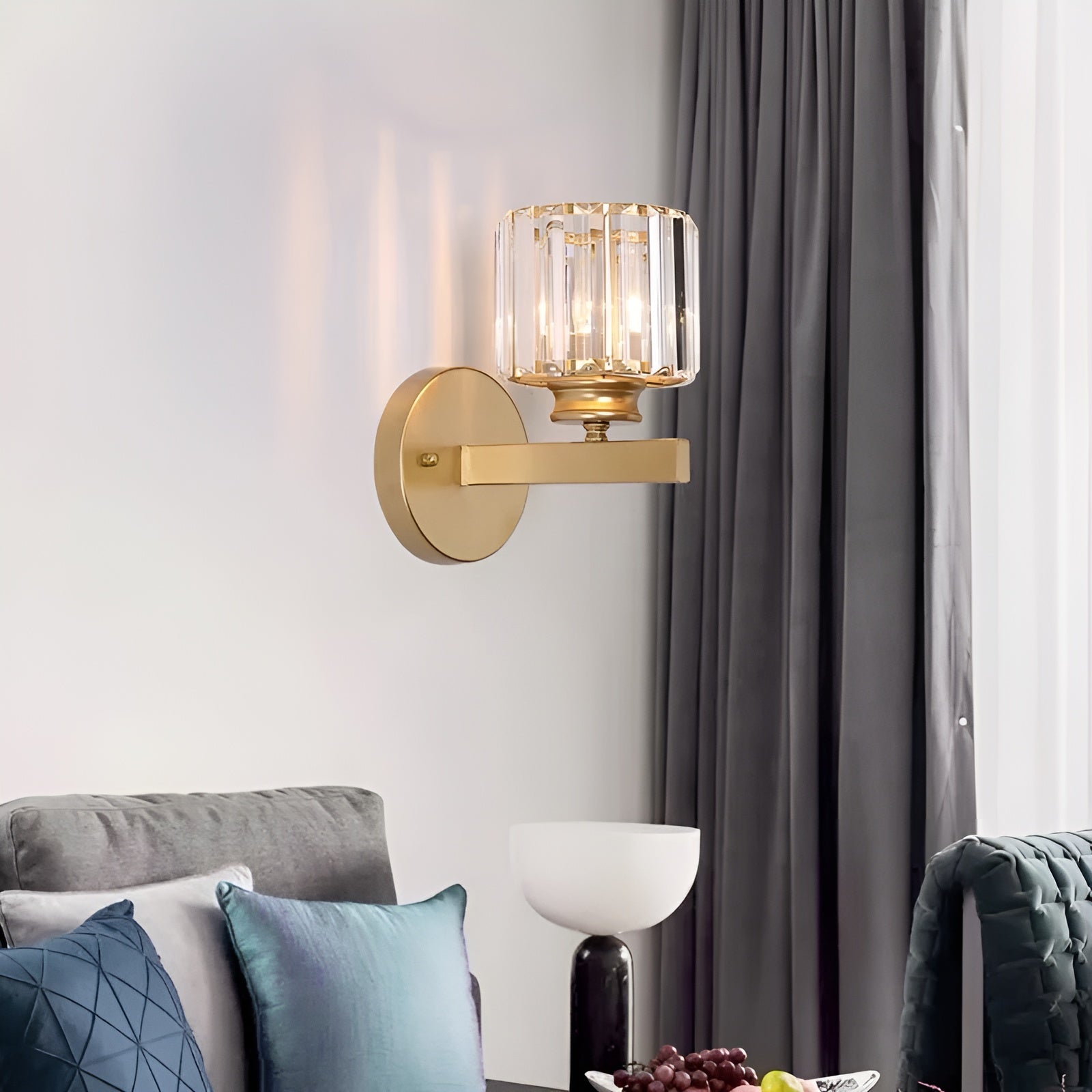 CrystalAura – Luxury Wall Light with Elegant Round and Square Crystal Design