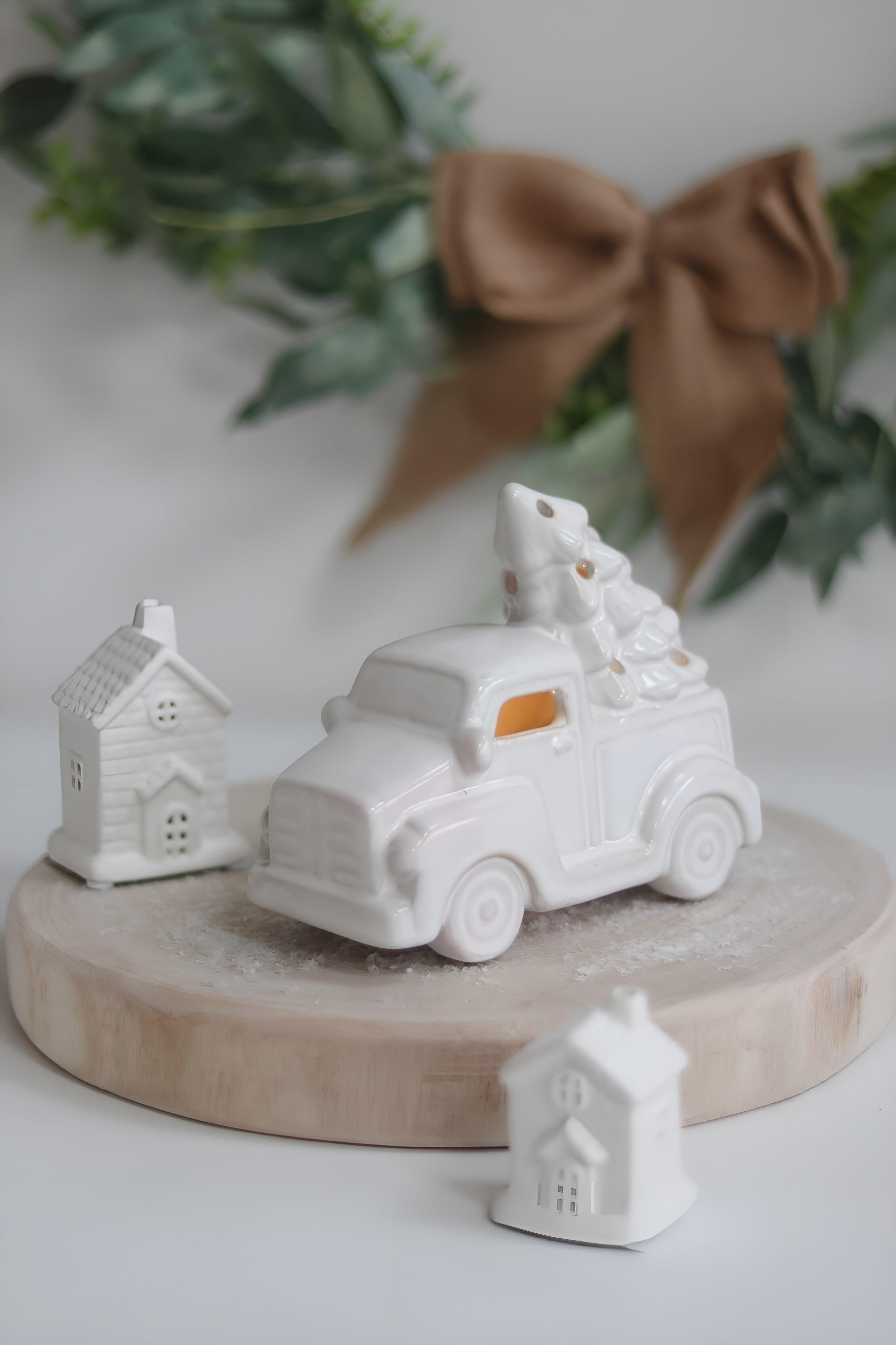 GlowCar - LED Ceramic Christmas Car with Tree Decoration