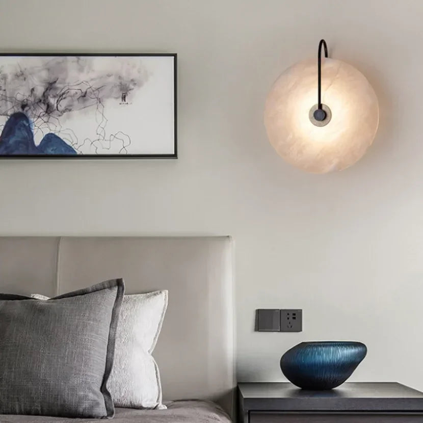 LumeRock – Marble and iron LED wall lamp in black & gold (D22–32cm)