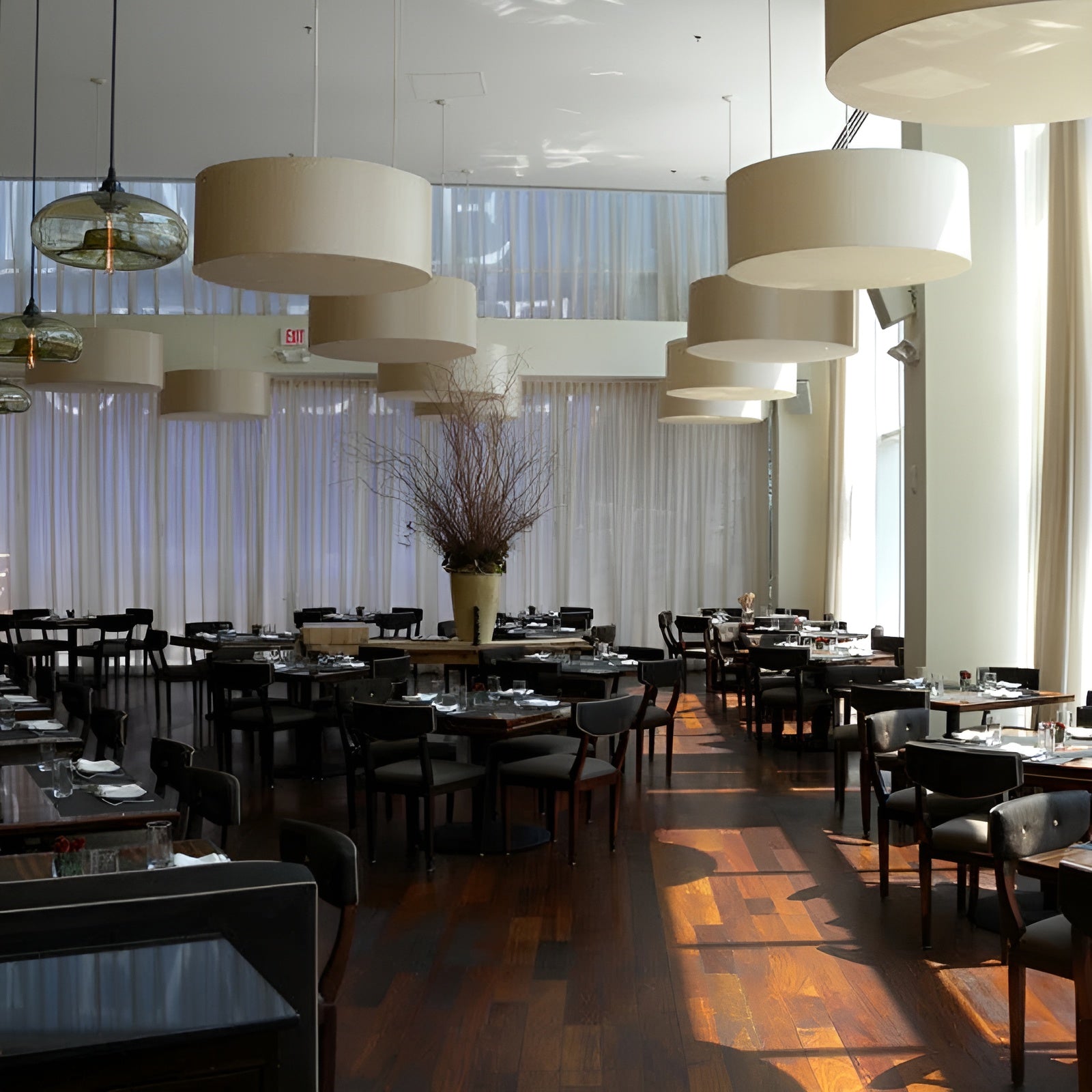 LumiDawn – Glass Pendant Light with Elegant Ambient Glow