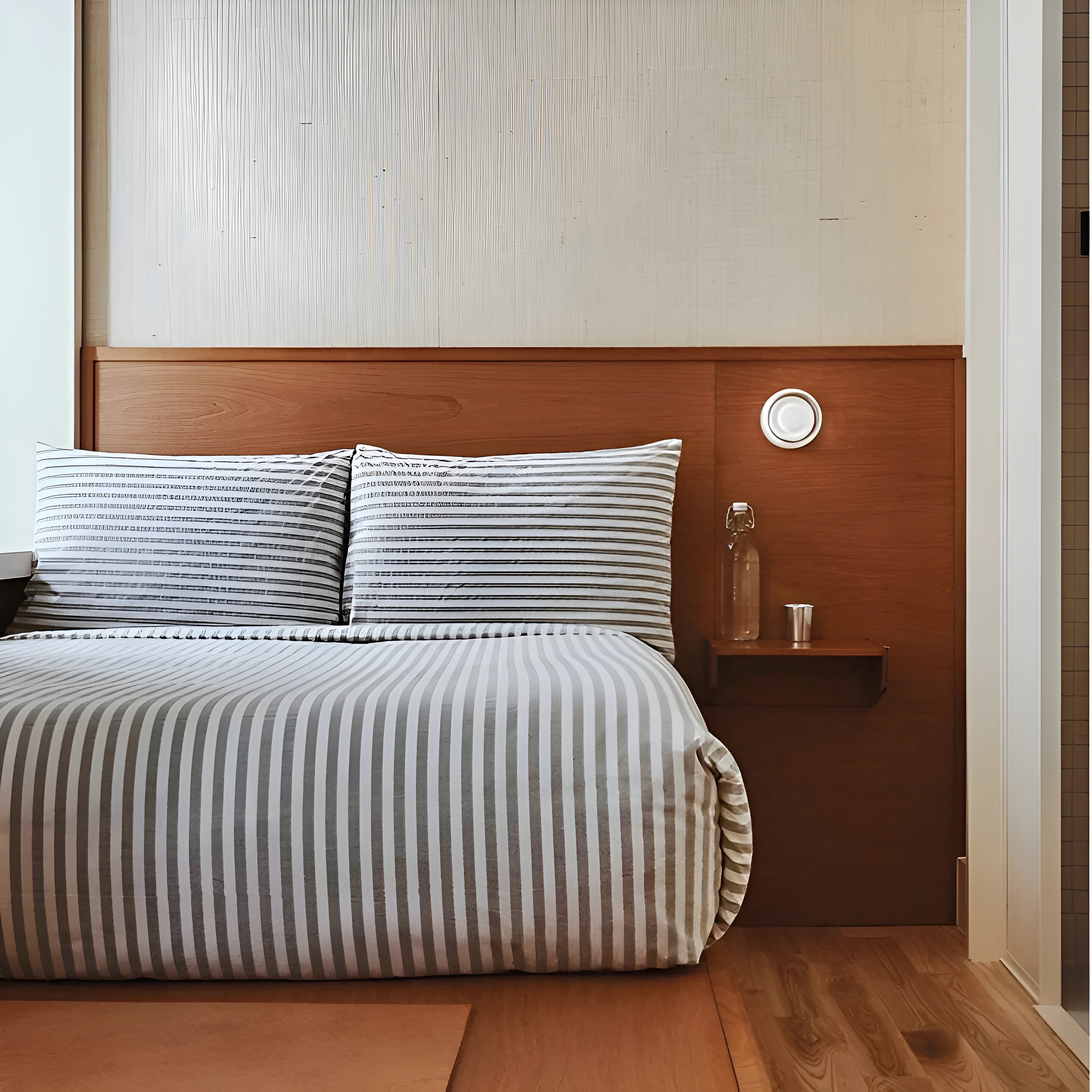 Lumiéra – Aluminium Wall Light Modern Sculptural Ambient Lamp for Bedroom Hallway Living Room