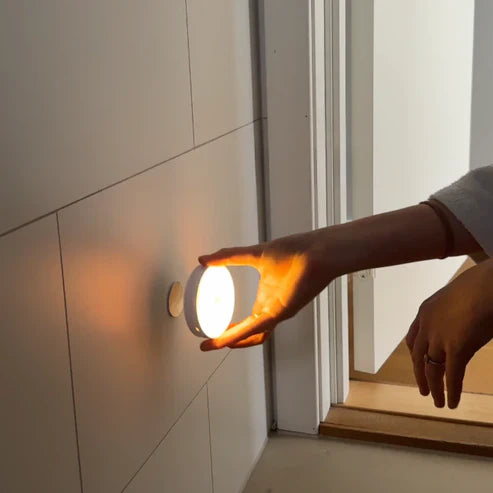 AuraSenso – Motion sensor LED night light with USB recharge