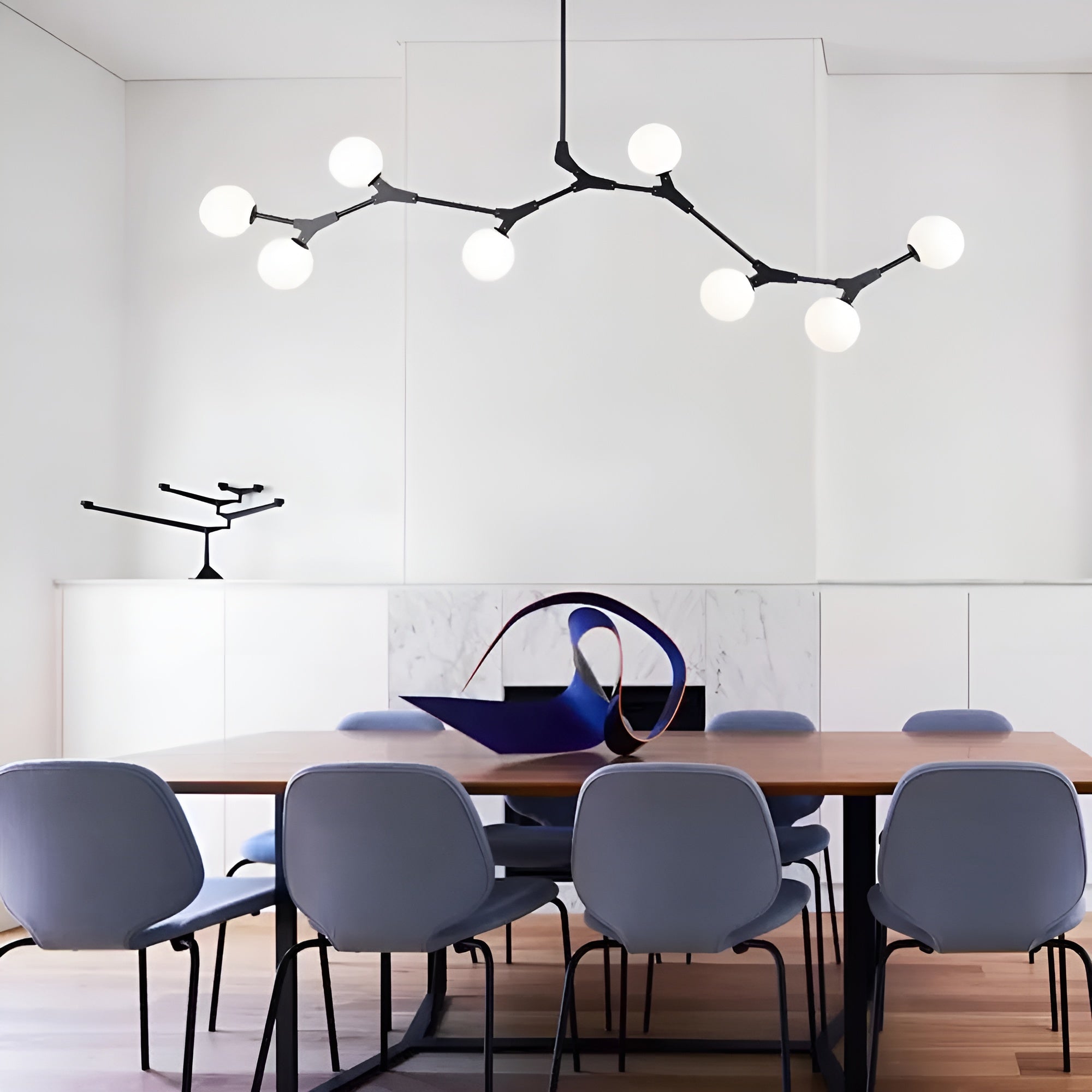 LustraSphere – 8-Light Brass Globe Chandelier for Modern Spaces